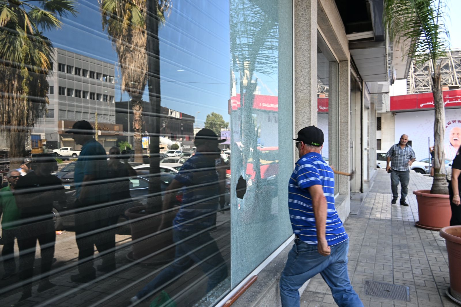 بالفيديو والصور - تحركات لـ صرخة مودعين احتجاجا على عدم إيجاد حل لقضيتهم